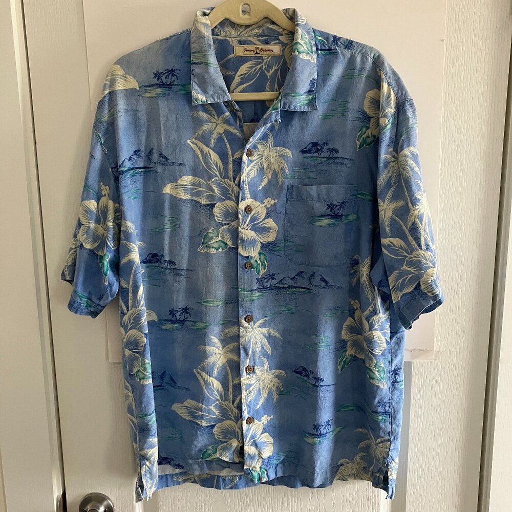 Tommy Bahama Camp Shirt Button Down 100% Silk Sz L Blue Palm Tree Short Sleeve.